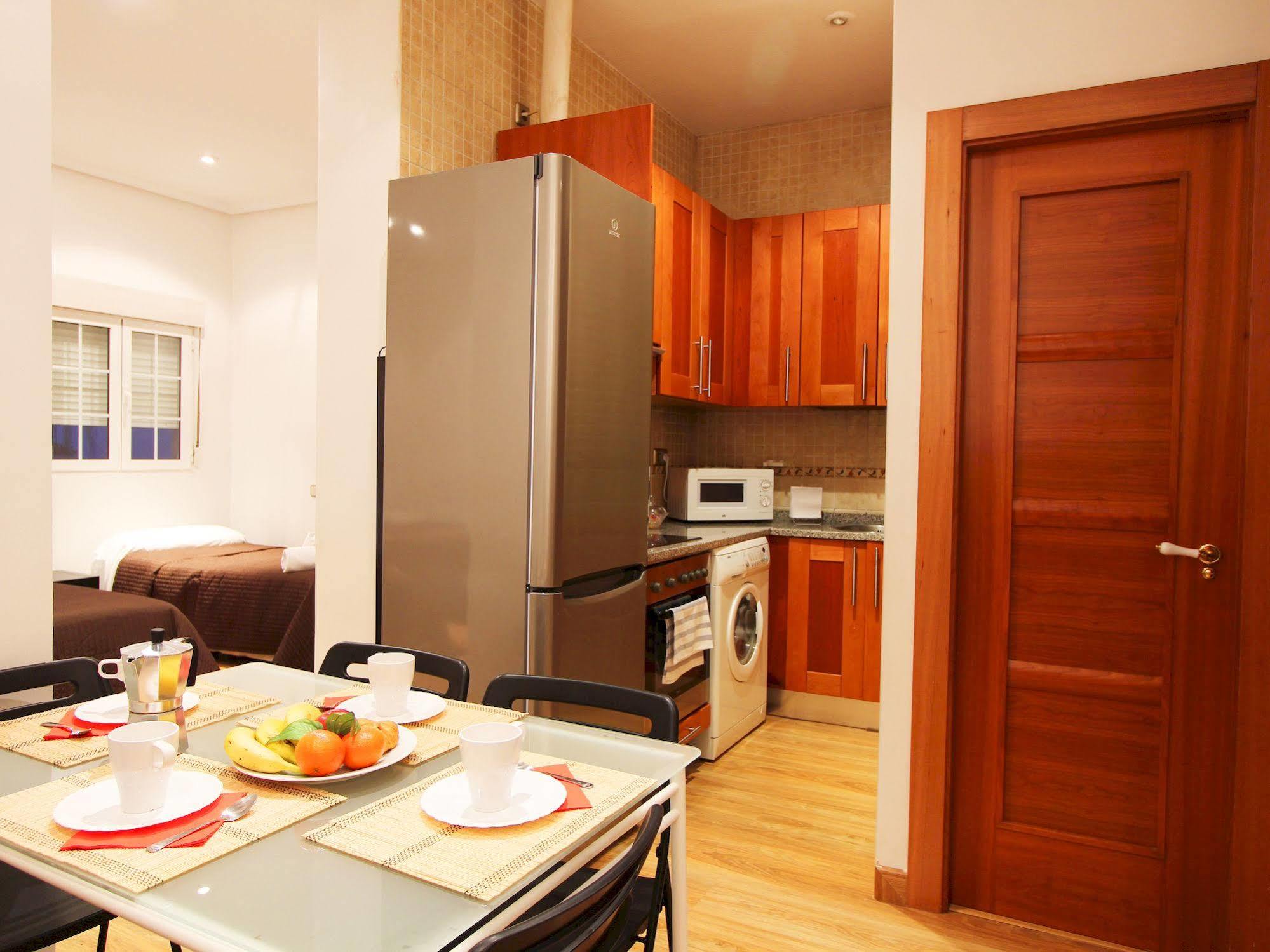 Apartamentos Good Stay Prado Madrid Esterno foto
