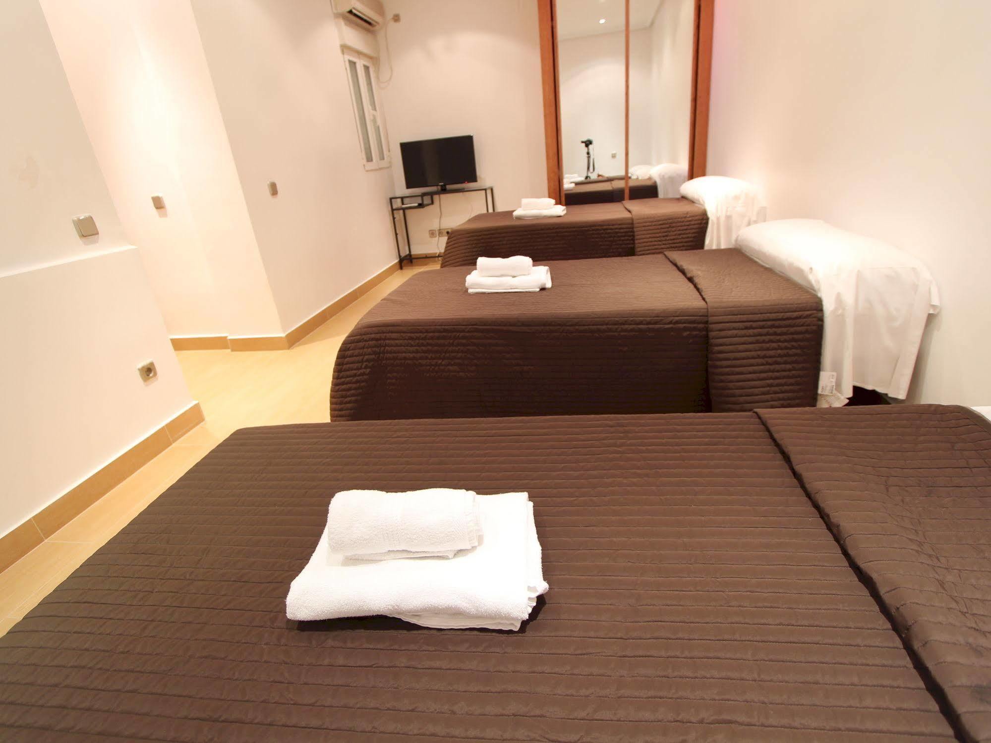 Apartamentos Good Stay Prado Madrid Esterno foto