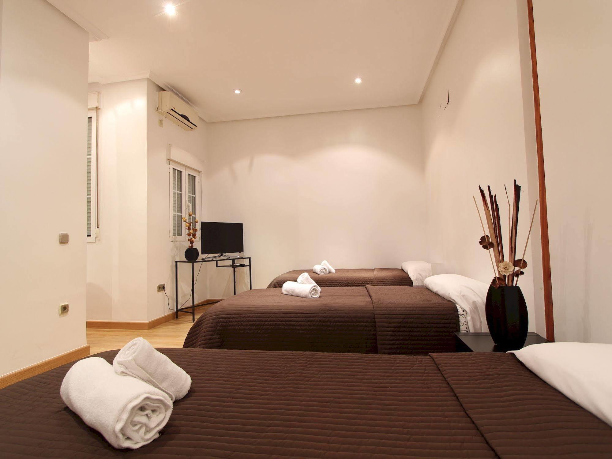 Apartamentos Good Stay Prado Madrid Esterno foto