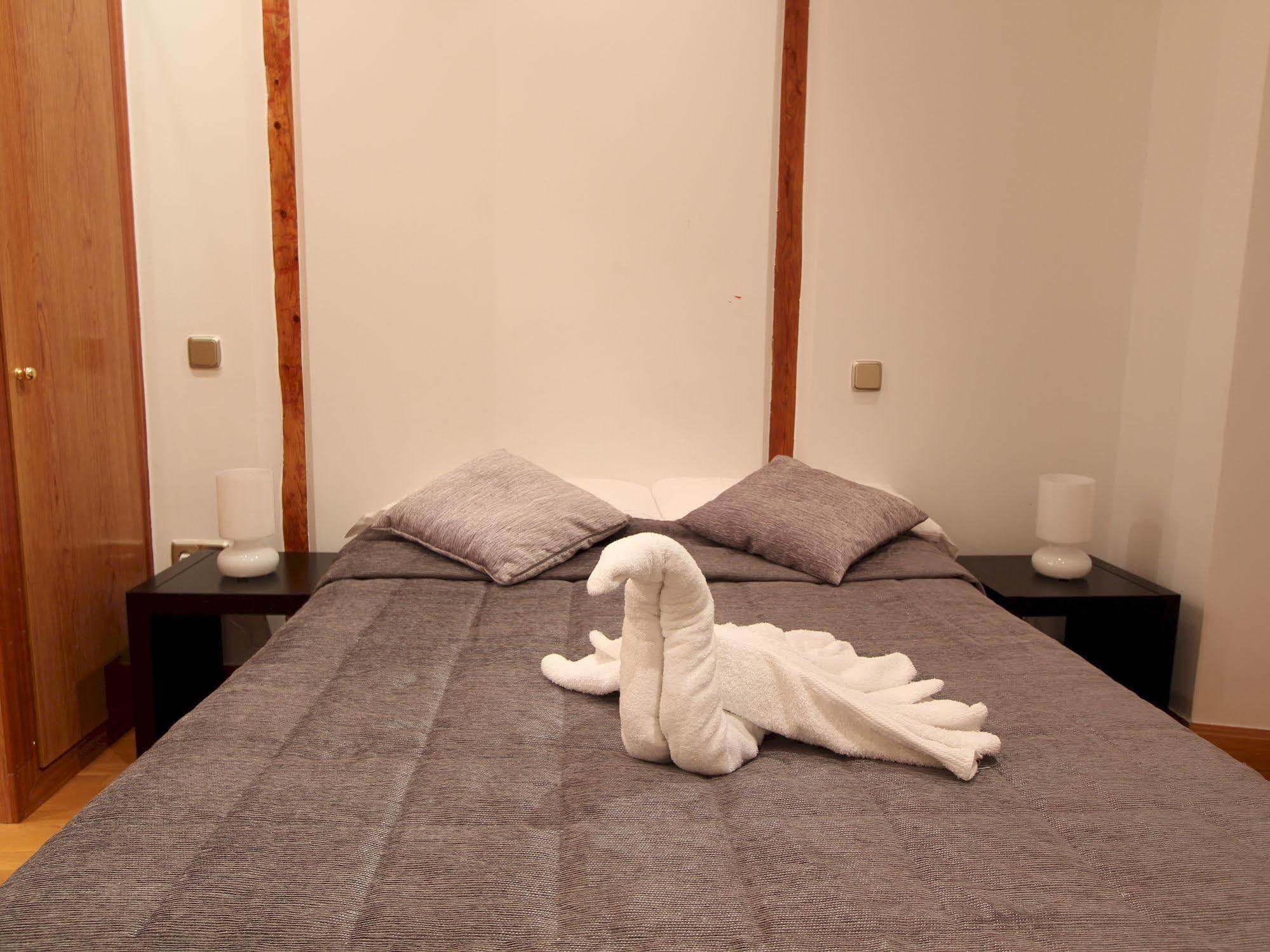 Apartamentos Good Stay Prado Madrid Esterno foto