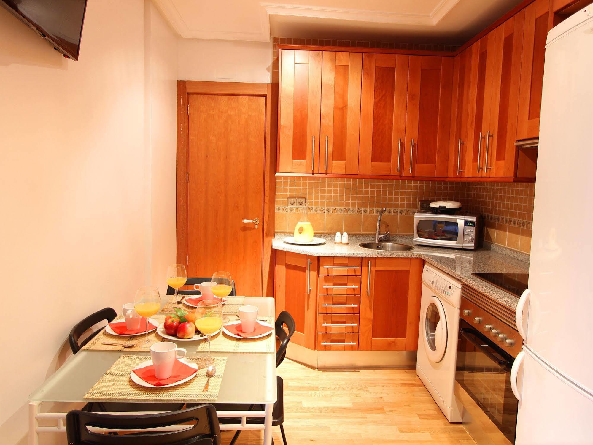 Apartamentos Good Stay Prado Madrid Esterno foto